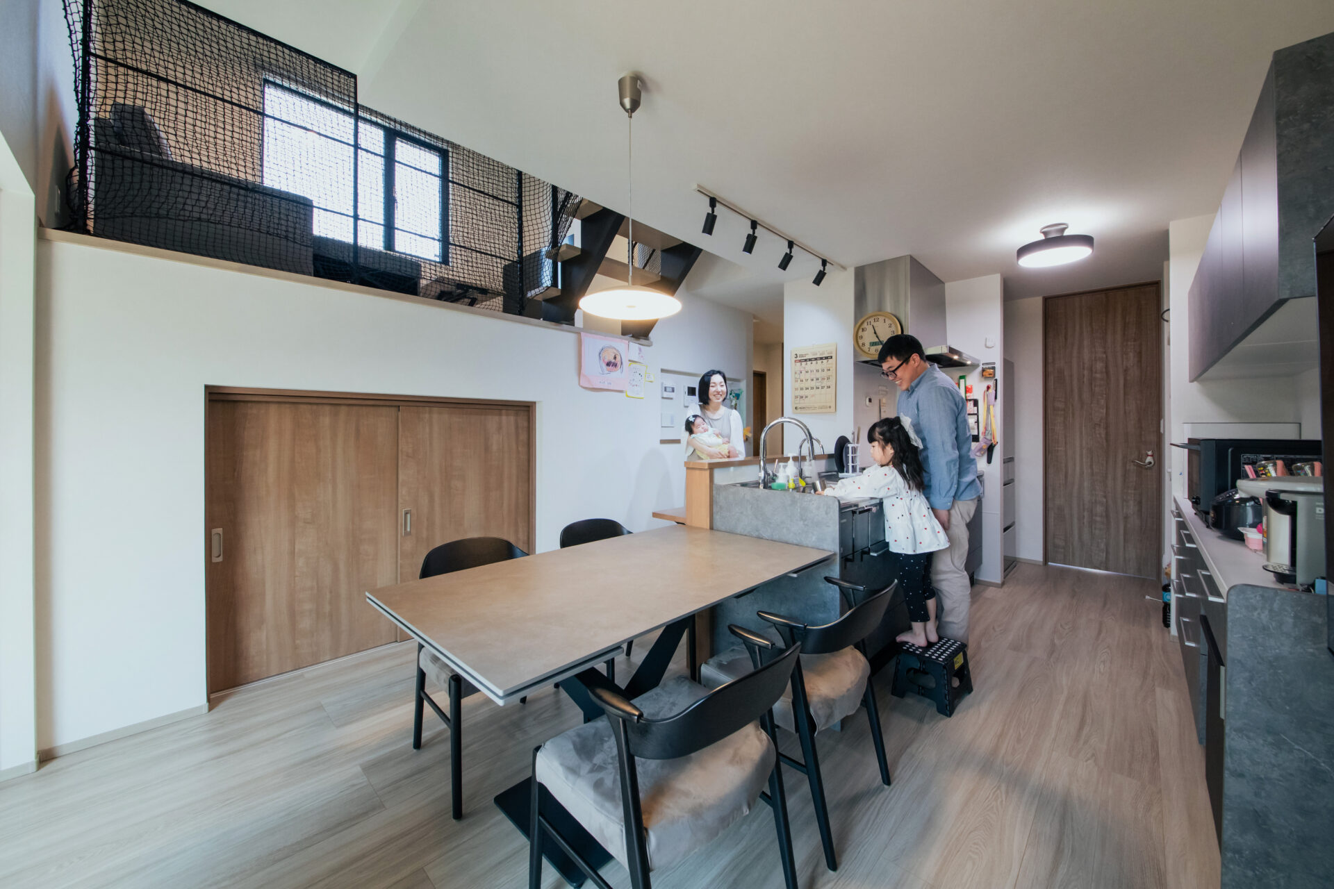 スキップフロアと平屋の間取りがつながる二世帯住宅